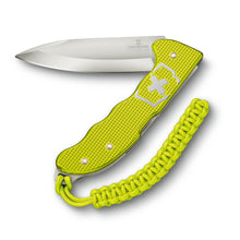 Cargar imagen en el visor de la galería, NAVAJA VICTORINOX HUNTER PRO ALOX ELECTRIC YELLOW ED. 2023, 0.9415.L23
