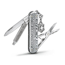 Load image into Gallery viewer, Multiherramienta Victorinox Classic SD Brilliant Damast, 0.6221.34