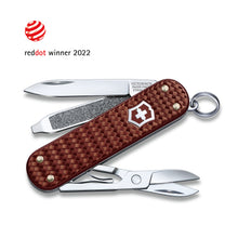 Cargar imagen en el visor de la galería, NAVAJA VICTORINOX CLASSIC SD PRECIOUS ALOX HAZEL BROWN, 0.6221.4011G
