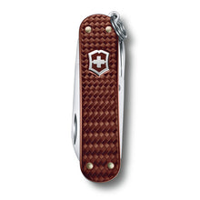 Cargar imagen en el visor de la galería, NAVAJA VICTORINOX CLASSIC SD PRECIOUS ALOX HAZEL BROWN, 0.6221.4011G
