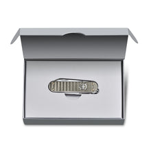 Cargar imagen en el visor de la galería, NAVAJA VICTORINOX CLASSIC SD PRECIOUS ALOX INFINITE GRAY, 0.6221.4031G
