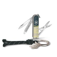 Load image into Gallery viewer, Multiherramienta Victorinox Classic SD New York Style, 0.6223.E223