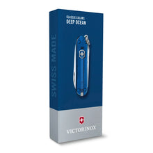 Load image into Gallery viewer, Navaja Victorinox Classic SD Orgullo Tricolor Edición Mundial, Azul translucida