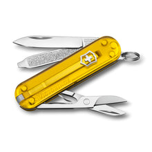 Cargar imagen en el visor de la galería, NAVAJA VICTORINOX CLASSIC SD, TUSCAN SUN 0.6223.T81G
