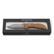 Load image into Gallery viewer, Multiherramienta Victorinox Evoke Wood Damast ED 2026, 0.9410.J26