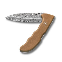 Load image into Gallery viewer, Multiherramienta Victorinox Evoke Wood Damast ED 2026, 0.9410.J26