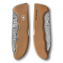 Load image into Gallery viewer, Multiherramienta Victorinox Evoke Wood Damast ED 2026, 0.9410.J26