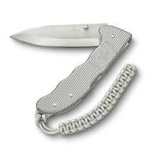 Cargar imagen en el visor de la galería, NAVAJA VICTORINOX EVOKE ALOX SILVER, 0.9415.D26
