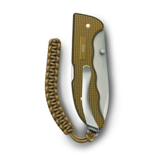 Cargar imagen en el visor de la galería, NAVAJA VICTORINOX EVOKE ALOX HAZEL BROWN ED. 2024, 0.9415.L24
