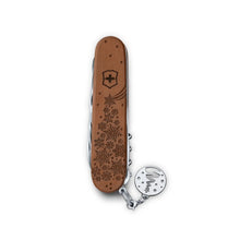 Load image into Gallery viewer, Multiherramienta Victorinox Climber Wood WINTER MAGIC 2025, 1.3701.63E1