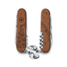 Load image into Gallery viewer, Multiherramienta Victorinox Climber Wood WINTER MAGIC 2025, 1.3701.63E1