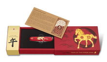 Load image into Gallery viewer, Multiherramienta Victorinox Huntsman año del caballo E.D. 2026, 1.3714.E15