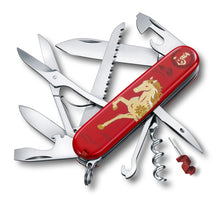Load image into Gallery viewer, Multiherramienta Victorinox Huntsman año del caballo E.D. 2026, 1.3714.E15