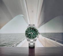 Load image into Gallery viewer, RELOJ VICTORINOX MAVERICK CHRONOGRAPH 43MM VERDE BRAZALETE, 241946