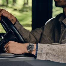 Load image into Gallery viewer, RELOJ VICTORINOX SWISS ARMY QUARTZ CHRONOGRAPH 42MM, CUERO CAFE 242046