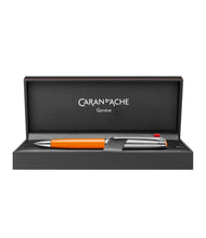 Cargar imagen en el visor de la galería, BOLIGRAFO CARAN D' ACHE LEMAN BICOLOR AZAFRAN 4789.530