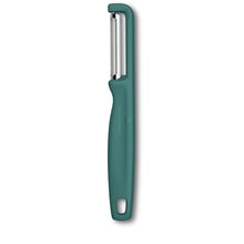 Load image into Gallery viewer, PELADOR VICTORINOX ASERRADO IOTA, VERDE 6.0943.4