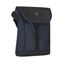 Cargar imagen en el visor de la galería, MANOS LIBRES VICTORINOX ALTMONT FLAPOVER DIGITAL BAG, AZUL 606752
