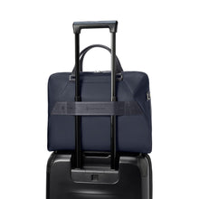 Cargar imagen en el visor de la galería, MALETIN VICTORINOX SIGNATURE BRIEFCASE, AZUL 612210
