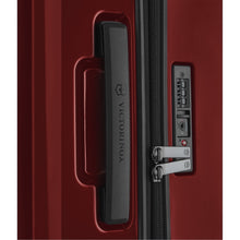 Cargar imagen en el visor de la galería, MALETA VICTORINOX AIROX MEDIUM HARDSIDE CASE, ROJO 612507