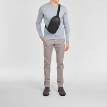 Cargar imagen en el visor de la galería, MANOS LIBRES VICTORINOX ARCHITECTURE URBAN2 SLING BAG, 653350