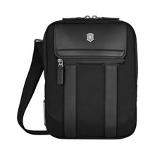Cargar imagen en el visor de la galería, MANOS LIBRES VICTORINOX ARCHITECTURE URBAN2, NEGRO 653351