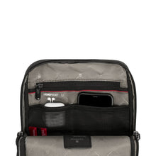 Cargar imagen en el visor de la galería, MANOS LIBRES VICTORINOX ARCHITECTURE URBAN2, NEGRO 653351