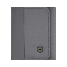 Cargar imagen en el visor de la galería, BILLETERA VICTORINOX TRAVEL ESSENTIALS TRI-FOLD WALLET, GRIS 653366