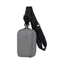 Load image into Gallery viewer, BOLSO VICTORINOX TRAVEL ESSENTIALS CITY POUCH, NEGRO 653377