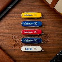 Cargar imagen en el visor de la galería, Navaja Victorinox Classic SD Orgullo Tricolor Edición Mundial, Roja