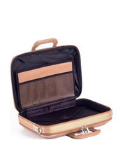 Cargar imagen en el visor de la galería, MALETIN BOMBATA OVERNIGHT BEIGE PARA PORTATIL DE 13" FG021321