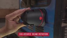 Cargar y reproducir el video en el visor de la galería, LINTERNA COAST PM550 DUAL POWER WORK LIGTH, 840 LUMENES, NEGRA 30365