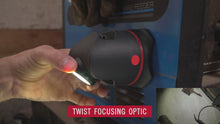 Cargar y reproducir el video en el visor de la galería, LINTERNA COAST PM550 DUAL POWER WORK LIGTH, 840 LUMENES, NEGRA 30365