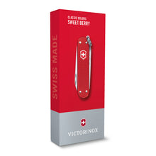 Cargar imagen en el visor de la galería, NAVAJA VICTORINOX CLASSIC SD ALOX SWEET BERRY, 0.6221.201G
