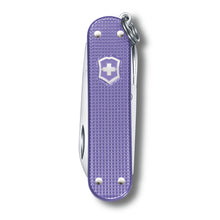 Cargar imagen en el visor de la galería, NAVAJA VICTORINOX CLASSIC SD ALOX ELECTRIC LAVANDER, 0.6221.223G
