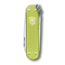 Load image into Gallery viewer, Multiherramienta Victorinox Classic SD Alox Lime twist, 0.6221.241G