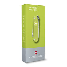 Cargar imagen en el visor de la galería, NAVAJA VICTORINOX CLASSIC SD ALOX LIME TWIST, 0.6221.241G
