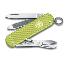 Load image into Gallery viewer, Multiherramienta Victorinox Classic SD Alox Lime twist, 0.6221.241G