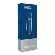 Load image into Gallery viewer, Multiherramienta Victorinox Classic SD, Deep ocean 0.6223.T2G