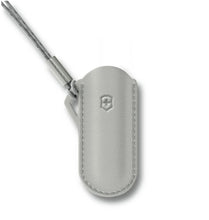 Cargar imagen en el visor de la galería, Funda en cuero Victorinox Mistycal morning para Classic SD, 4.0670.31