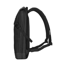 Cargar imagen en el visor de la galería, MORRAL VICTORINOX FLAPOVER LAPTOP BACKPACK, NEGRO 610222
