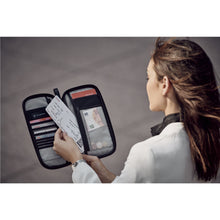 Load image into Gallery viewer, PORTA DOCUMENTOS DE VIAJE VICOTRINOX CON PROTECCION RFDI, ROJO 610598