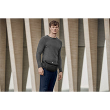 Cargar imagen en el visor de la galería, CANGURO VICTORINOX CLASSIC BELT BAG, NEGRO 611080