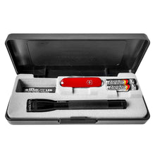 Load image into Gallery viewer, Set linterna Mini Mag Lite LED 2AAA, Navaja Victorinox Classic