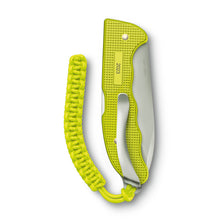 Cargar imagen en el visor de la galería, NAVAJA VICTORINOX HUNTER PRO ALOX ELECTRIC YELLOW ED. 2023, 0.9415.L23
