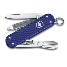 Cargar imagen en el visor de la galería, NAVAJA VICTORINOX CLASSIC SD ALOX NIGHT DIVE, 0.6221.222G
