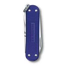 Cargar imagen en el visor de la galería, Multiherramienta Victorinox para Classic SD Alox Night dive, 0.6221.222G
