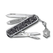 Cargar imagen en el visor de la galería, Multiherramienta Victorinox Classic SD Brilliant Crystal, 0.6221.35
