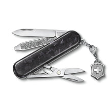 Cargar imagen en el visor de la galería, Multiherramienta Victorinox Classic SD Brilliant Carbon, 0.6221.90
