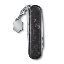 Cargar imagen en el visor de la galería, Multiherramienta Victorinox Classic SD Brilliant Carbon, 0.6221.90
